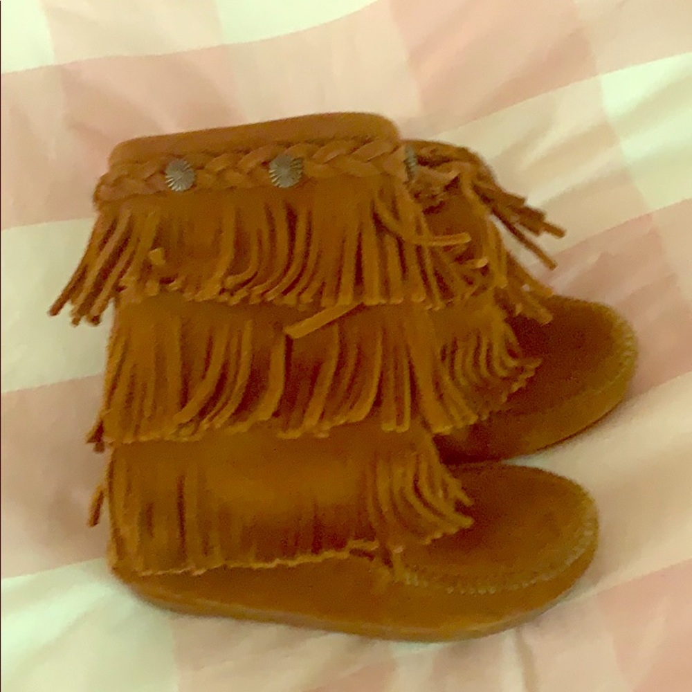 Minnetonka Fringe boots size 11